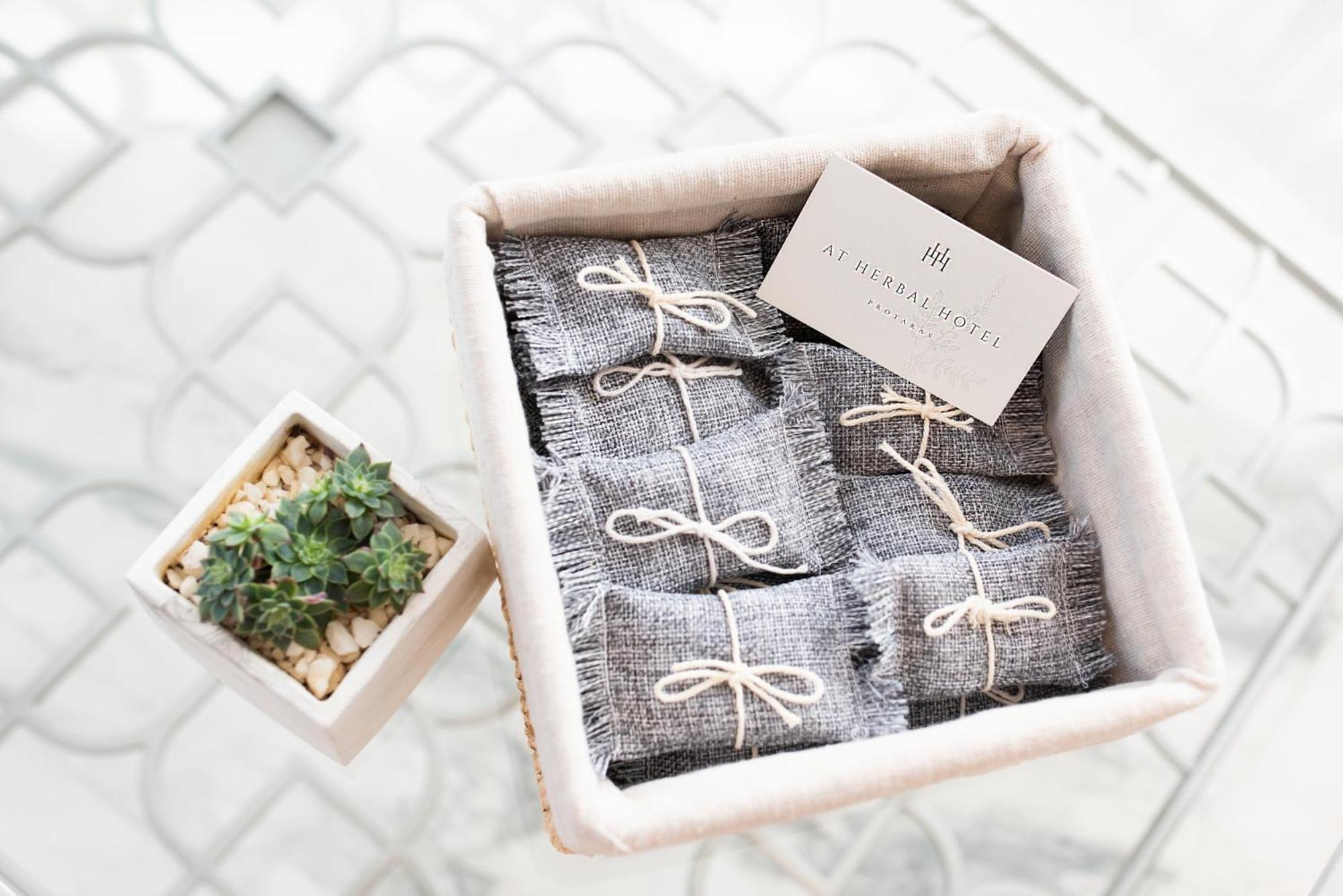Szálloda At Herbal Boutique & Protarász